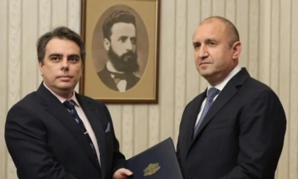 Βουλγαρία: Ο πρόεδρος Ράντεφ έδωσε εντολή σχηματισμού κυβέρνησης στον Ασέν Βασίλεφ